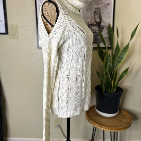 American Rag Knit Sweater - Picture 4 of 8